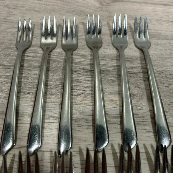 World Stainless USA Steel Oyster Seafood Cocktail Olive 3-Prong Forks Set of 12 - Picture 4 of 6